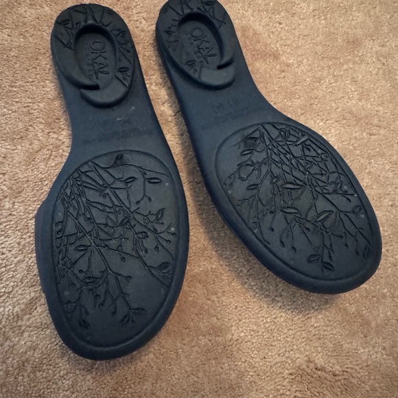 OKA b. NAVY Sandals with White Patterned Bow - Picture 3 of 5